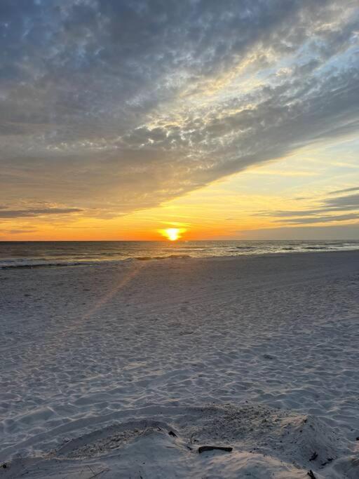 Lazy Palm 4 Pools Short Walk To Beach! Sleeps 5! Panama City Beach Zewnętrze zdjęcie