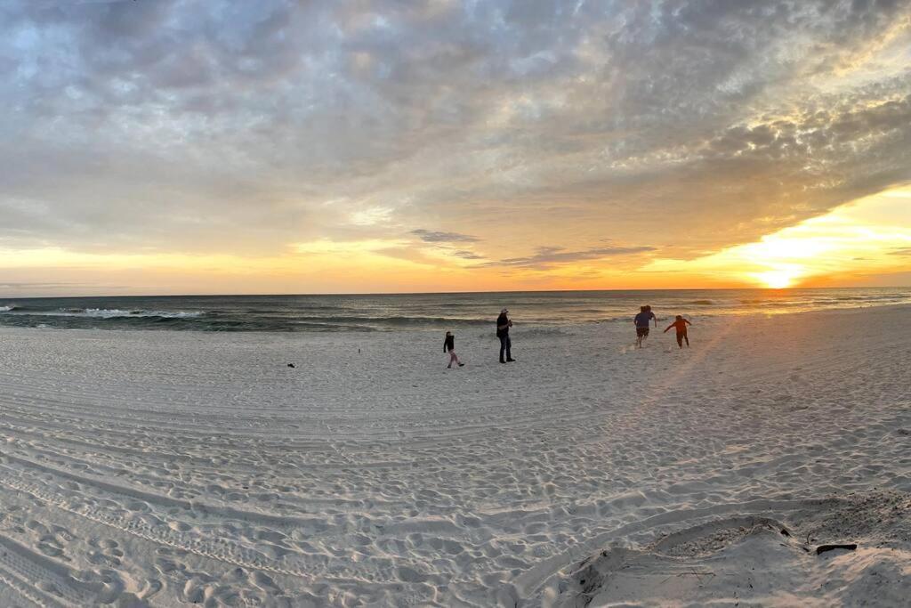 Lazy Palm 4 Pools Short Walk To Beach! Sleeps 5! Panama City Beach Zewnętrze zdjęcie